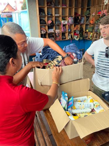 Visite et don au centre d’accueil Manao De