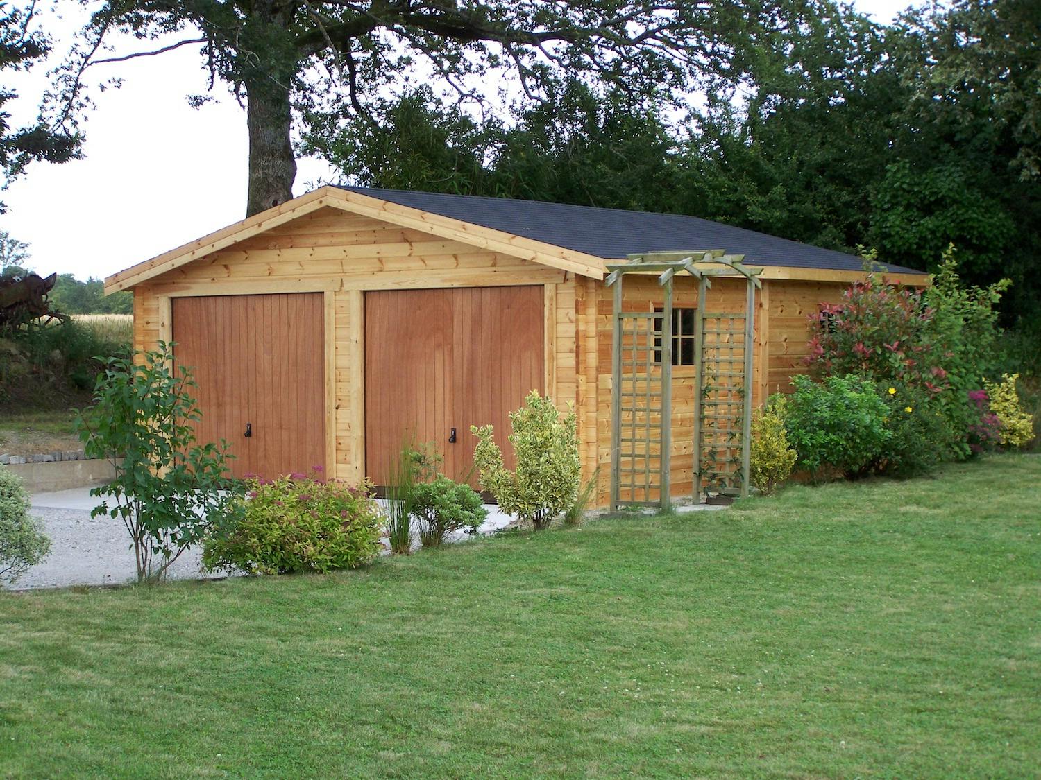 Le guide du garage en bois : prix, conseils, démarches