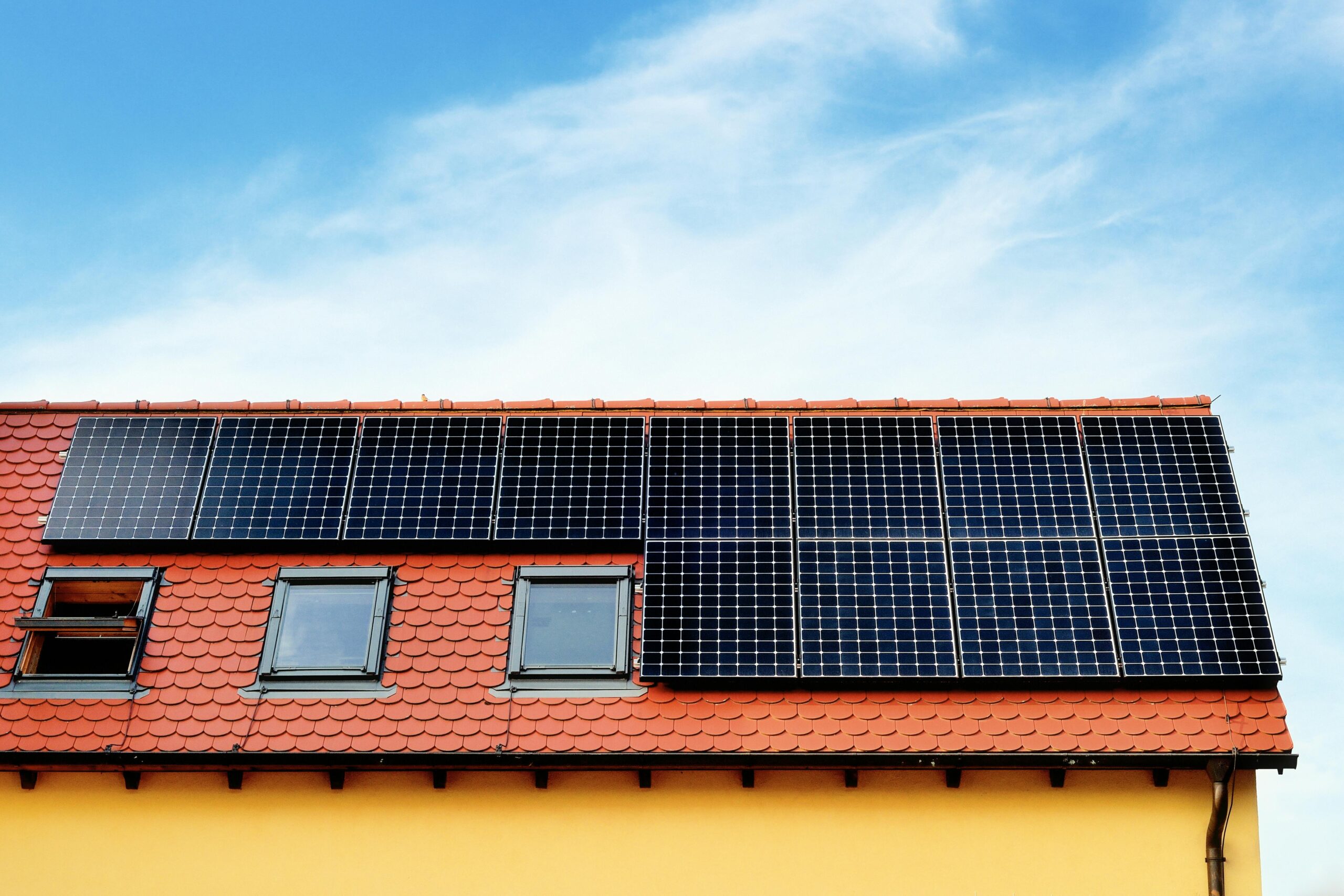 Déclaration préalable panneaux solaires sur votre toiture : exemples et conseils