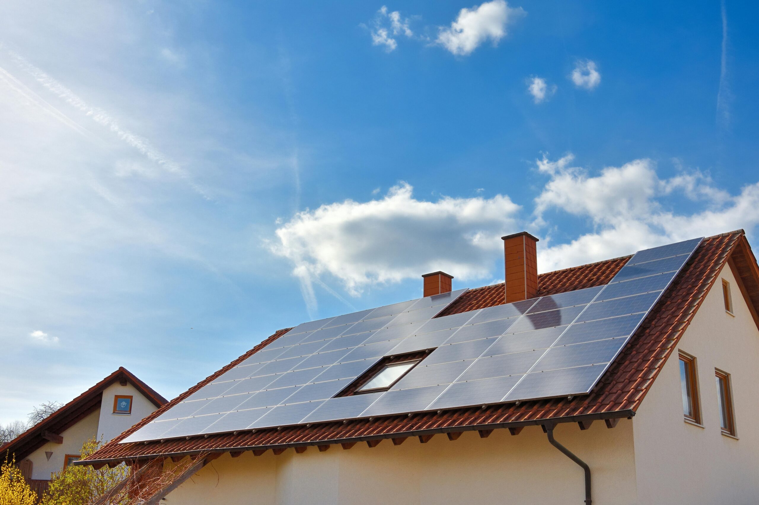 Installer des panneaux photovoltaïques : que dit la loi ?