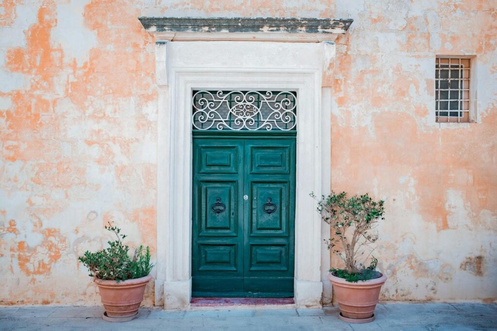 Changer une porte d’entrée : nos conseils pratiques et astuces