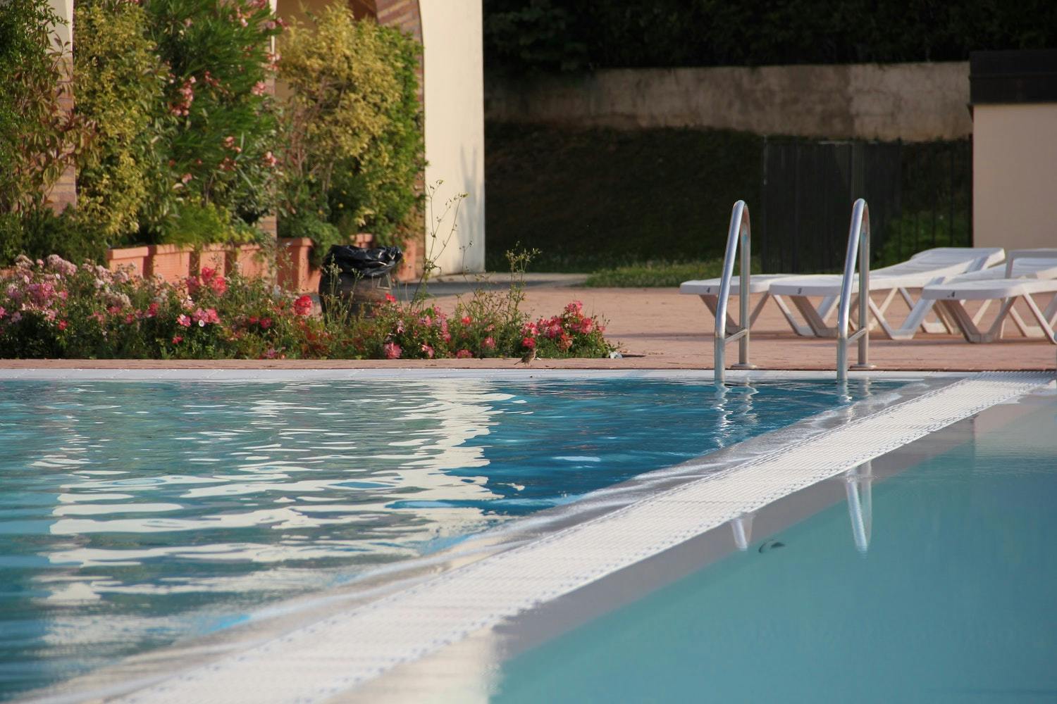 Piscine enterrée : de la construction à l’entretien