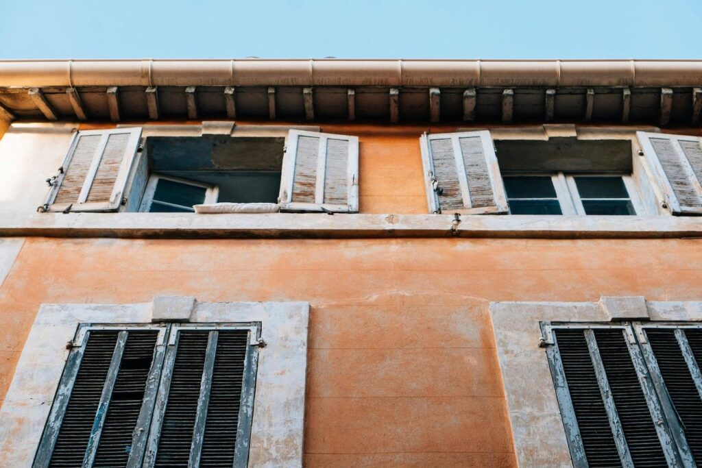 Conseils pour bien rénover une façade ancienne