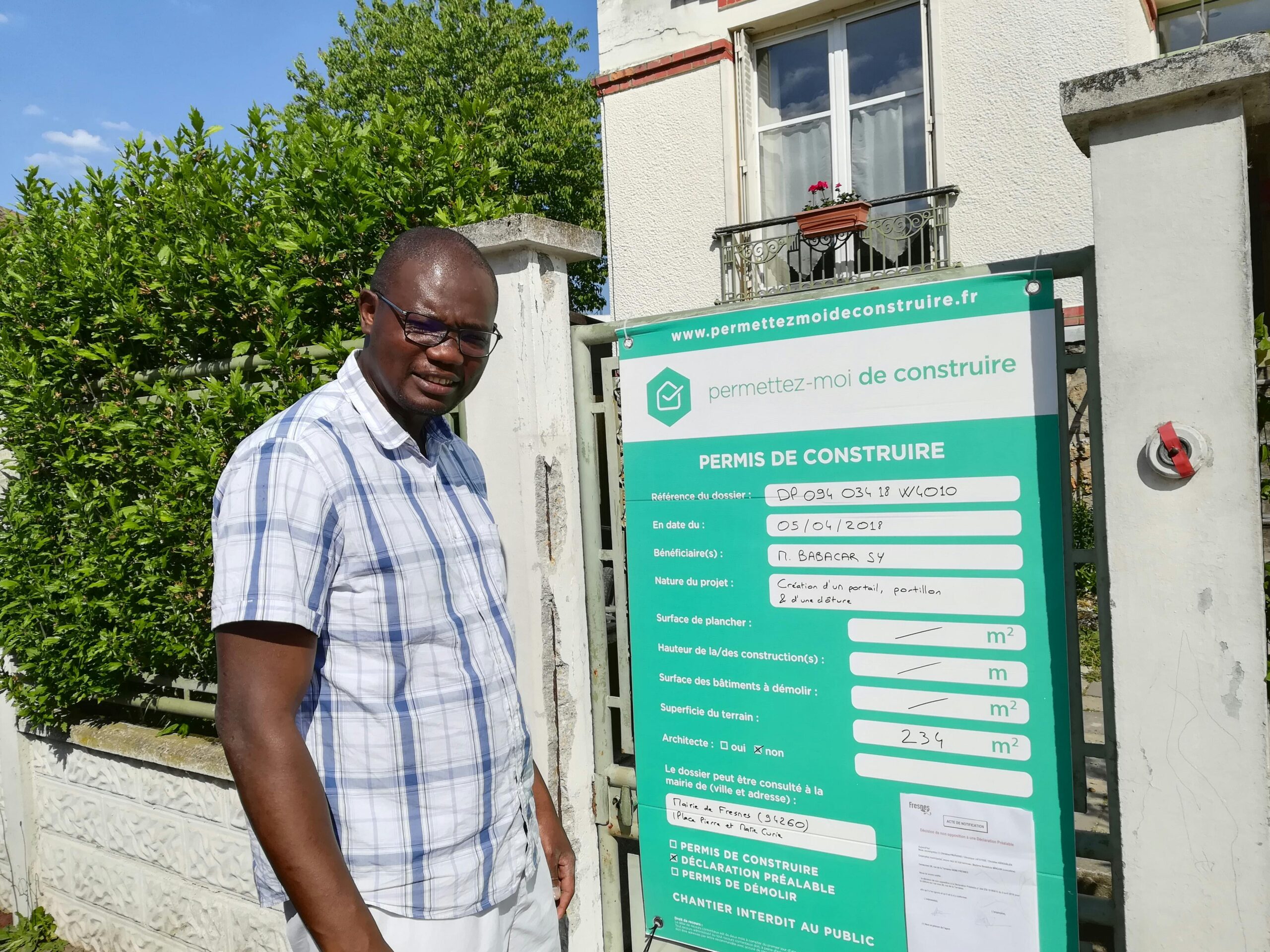 Babacar obtient la déclaration de travaux de son portail à Fresnes