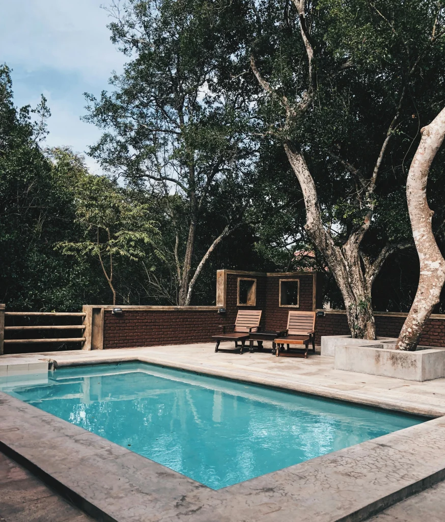 Piscine sans permis de construire : quelles règles faut-il respecter ?