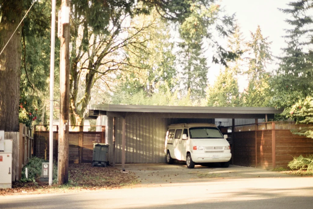 Faut-il un permis de construire pour un carport de 30 m² ? Ce que dit la loi