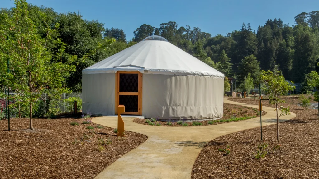 Habitation insolite sans permis de construire : quelles sont les règles à respecter ?